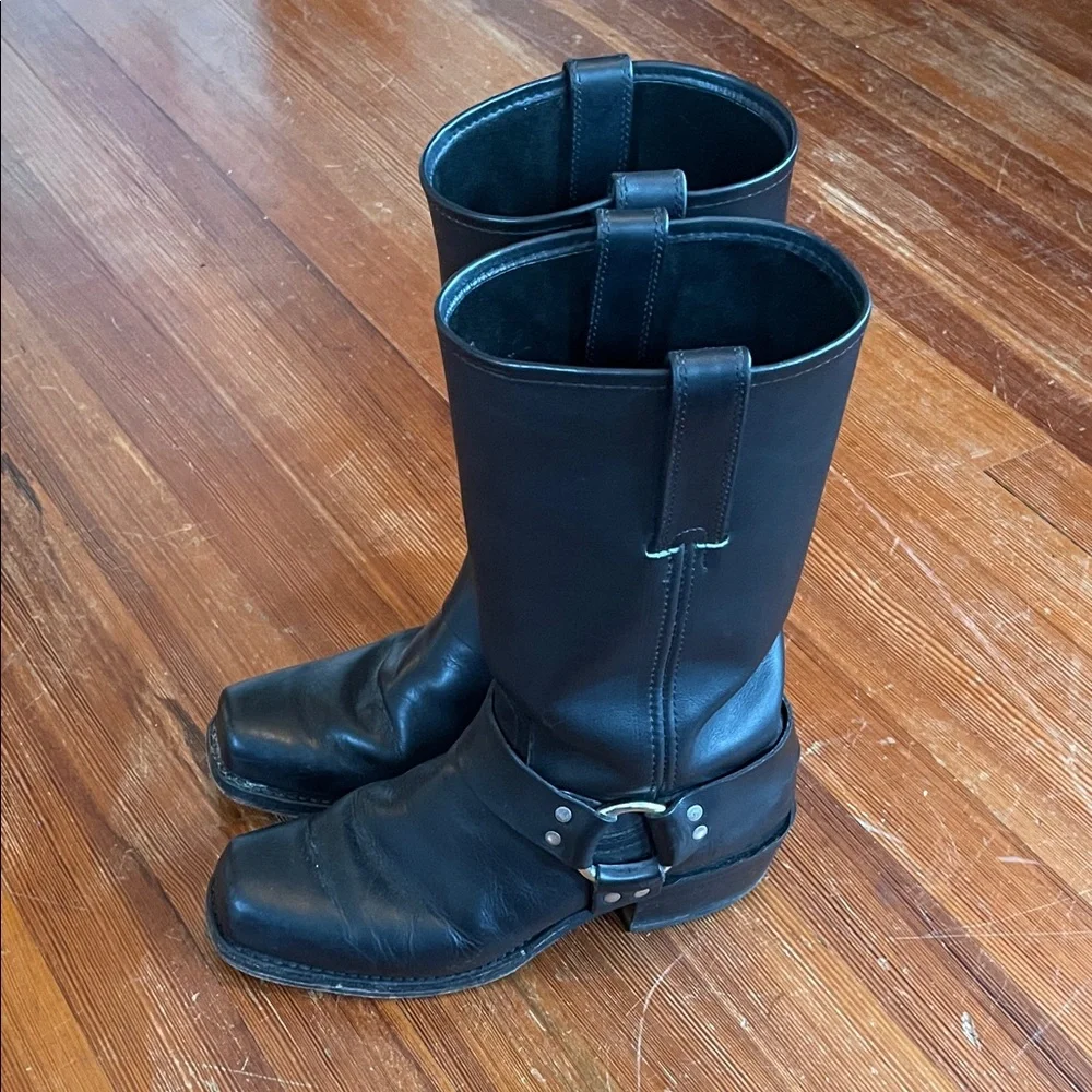 Frye - Picture 4 of 9